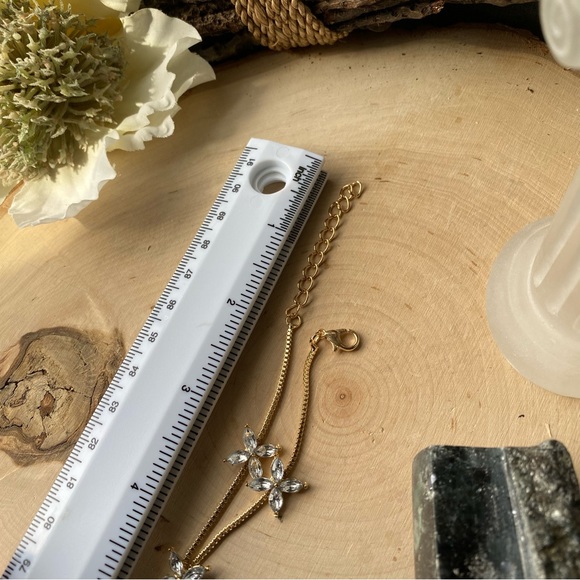 Fabulous Gold & Crystal Floral Slave Bracelet - Picture 8 of 11